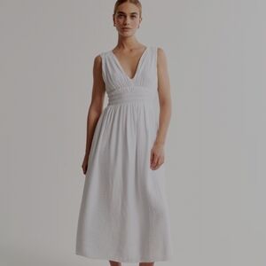 Abercrombie & Fitch White Sleeveless V-Neck Midi Sundress
